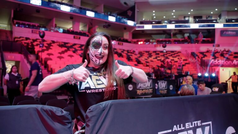 AEW & State Farm Surprise Superfan with Glam Squad Gig _ Superfan Salute 2022 5-0 screenshot